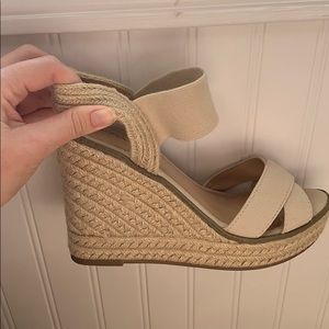 EUC MERONA target tan beige wedge size 8.5 beach
